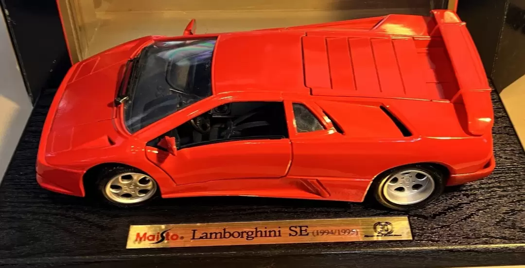 Foto da miniatura Maisto Lamborghini Diablo SE 1994/1995 na cor Vermelho