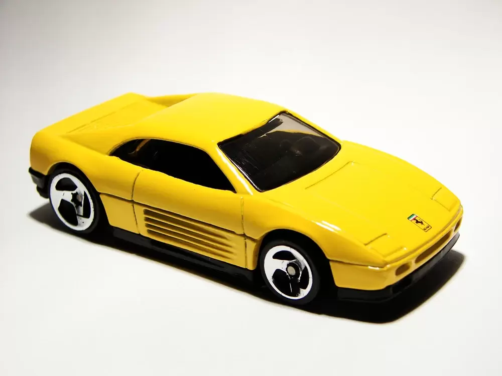 Foto da miniatura Hot Wheels Ferrari 348 na cor Amarelo