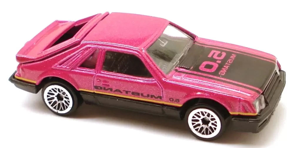 Foto da miniatura Hot Wheels Mustang Cobra na cor Rosa