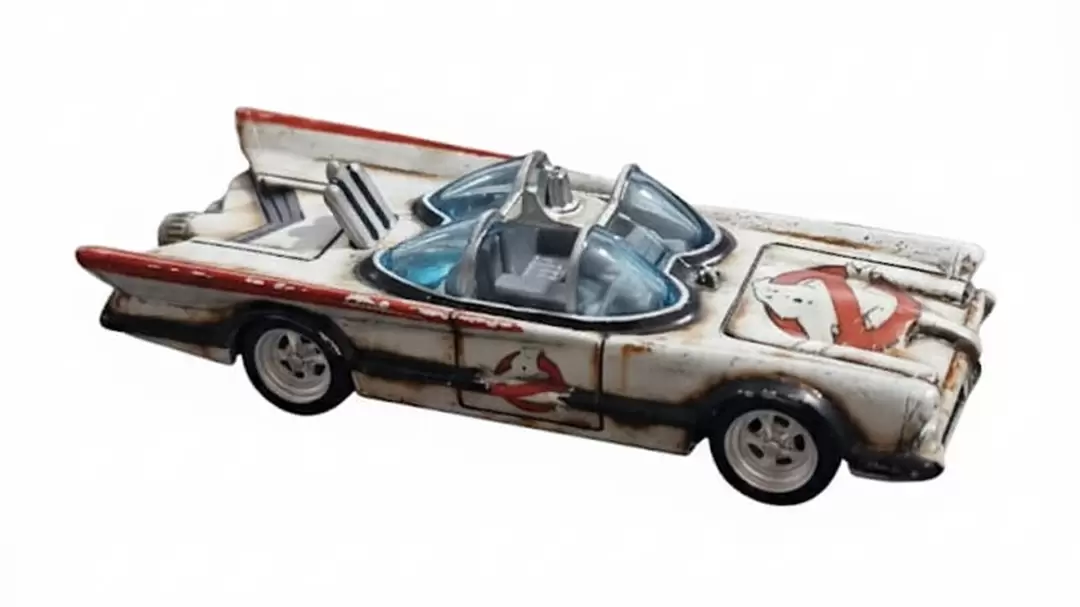 Foto da miniatura Hot Wheels 1966 TV Series Batmobile na cor Branco