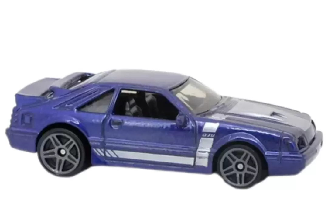 Foto da miniatura Hot Wheels 84 Mustang SVO na cor Roxo
