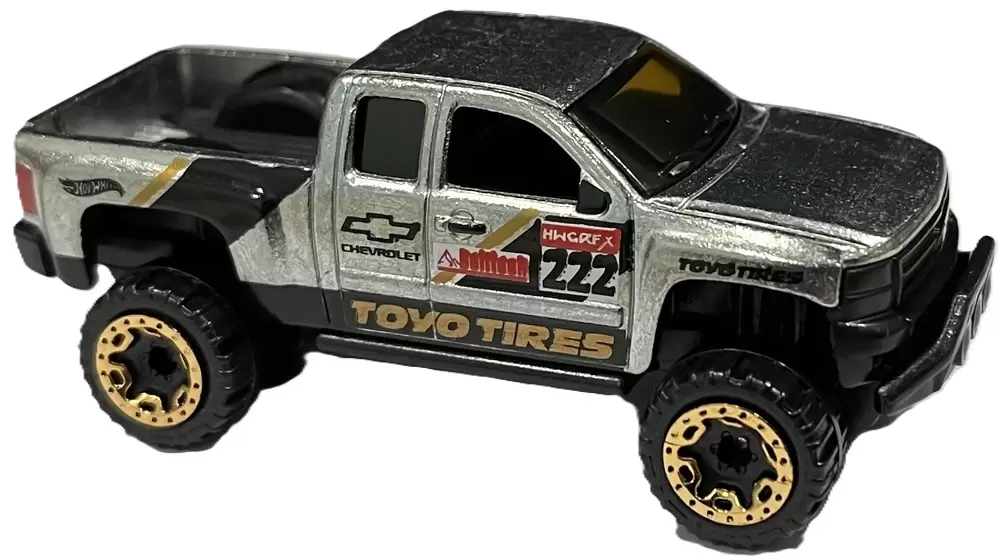 Foto da miniatura Hot Wheels Chevy Silverado Off Road na cor ZAMAC