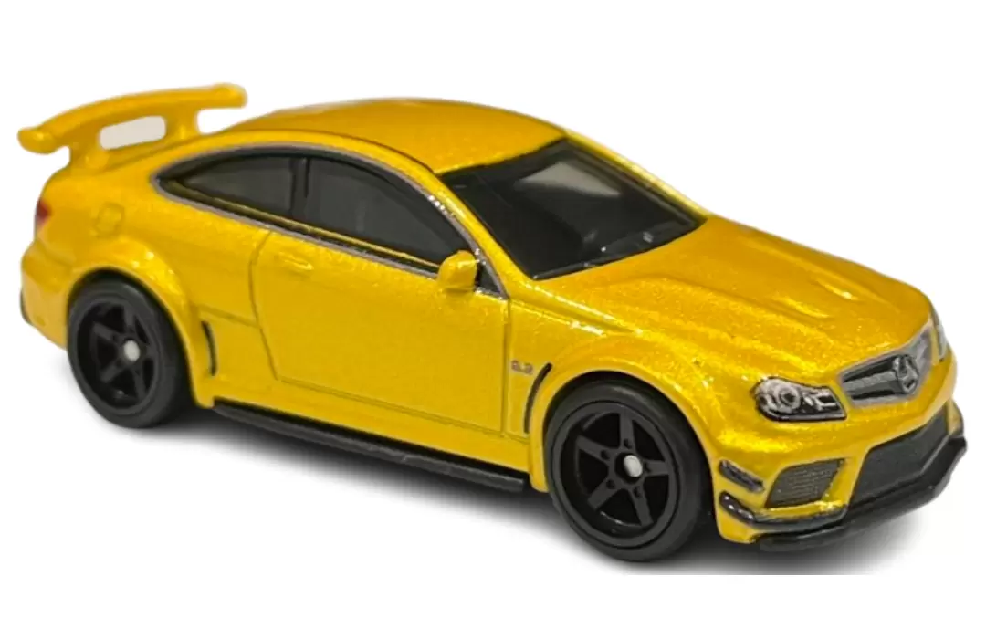Foto da miniatura Hot Wheels 2012 Mercedes-Benz C 63 AMG Coupe Black Series na cor Amarelo