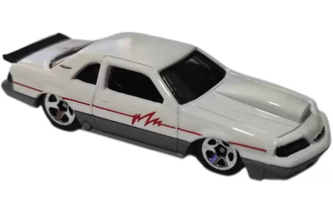 Foto da miniatura Hot Wheels Ford T-Bird 1988 na cor Branco