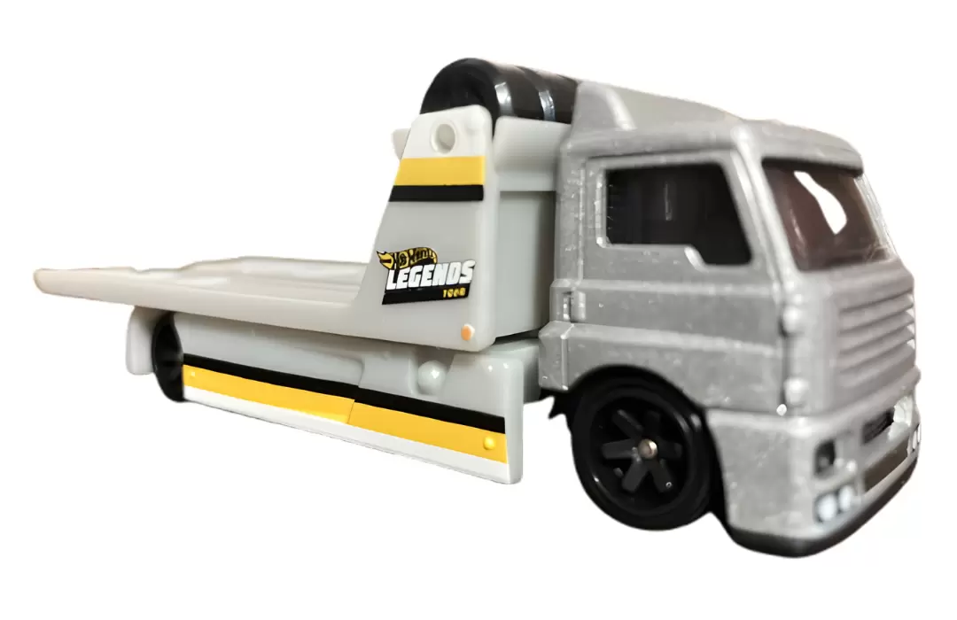 Foto da miniatura Hot Wheels Fleet Street na cor Prata