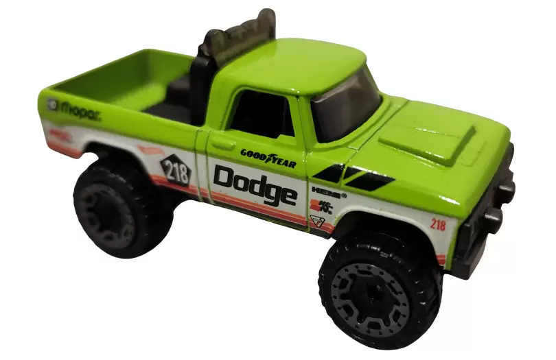 Foto da miniatura Hot Wheels 70 Dodge Power Wagon na cor Verde