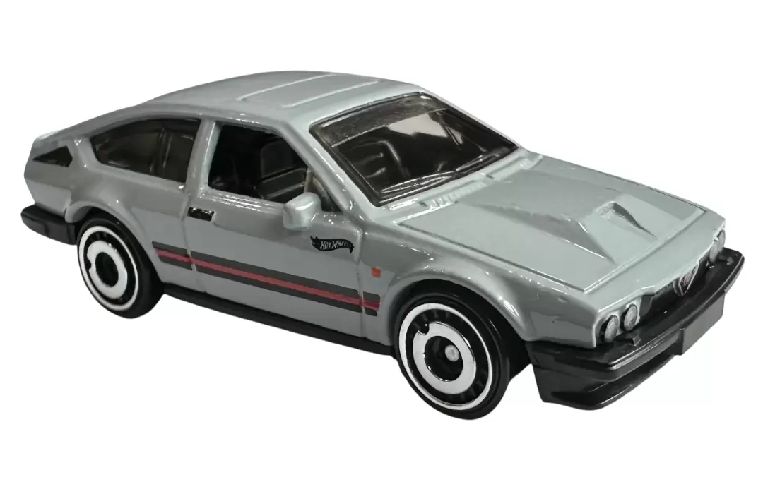 Foto da miniatura Hot Wheels Alfa Romeo GTV6 3.0 na cor Cinza