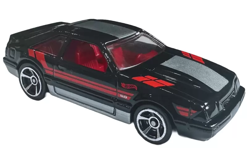 Foto da miniatura Hot Wheels 92 Ford Mustang na cor Preto