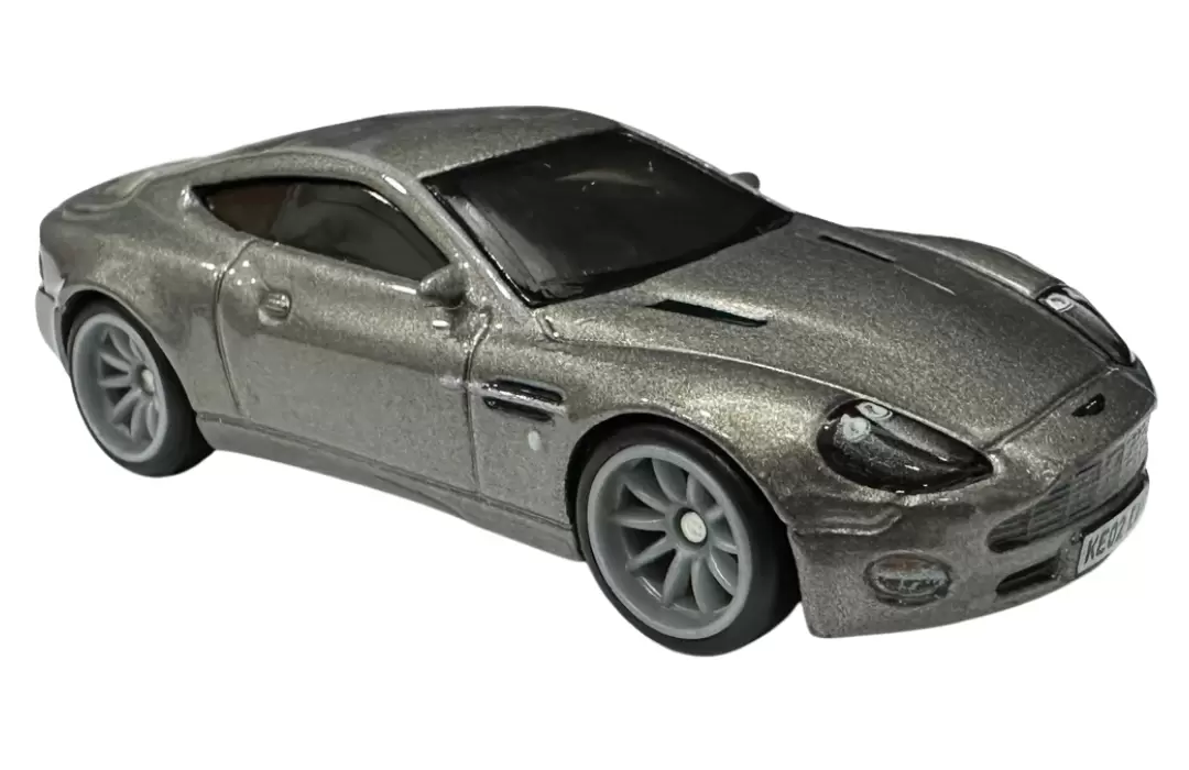 Foto da miniatura Hot Wheels Aston Martin Vanquish na cor Prata