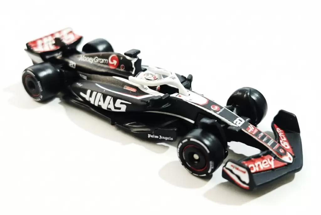 Foto da miniatura Hot Wheels MoneyGram Haas F1 Team - VF-24 (#20) na cor Preto
