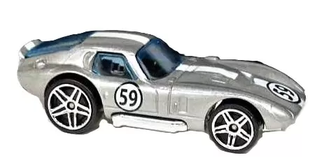 Foto da miniatura Hot Wheels Shelby Cobra Daytona Coupe na cor Prata