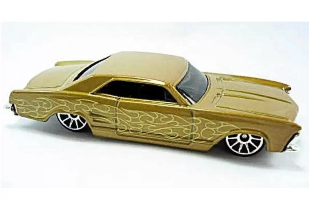 Foto da miniatura Hot Wheels 64 Buick Riviera na cor Dourado