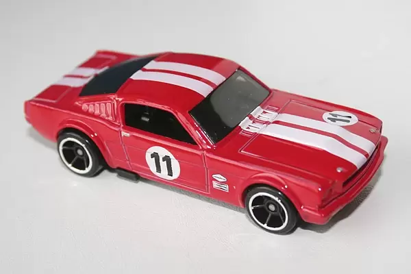 Foto da miniatura Hot Wheels Ford Mustang Fastback na cor Vermelho