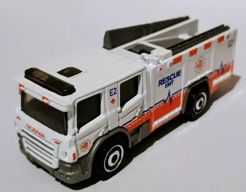 Foto da miniatura Matchbox Scania P 360 Fire Engine na cor Branco