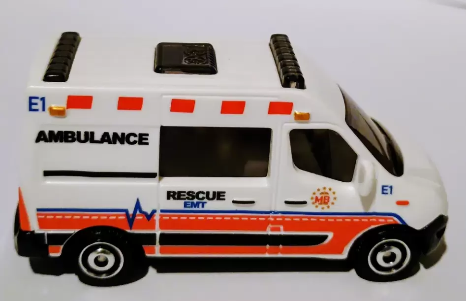 Foto da miniatura Matchbox Renault Master Ambulance na cor Branco