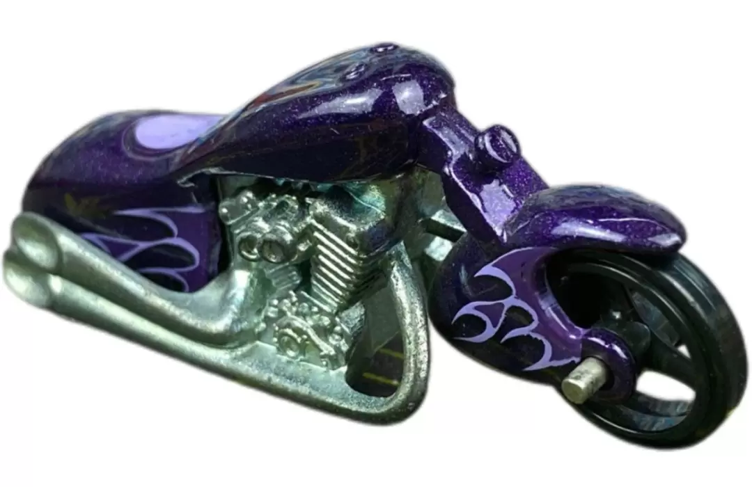 Foto da miniatura Hot Wheels Scorchin Scooter na cor Roxo