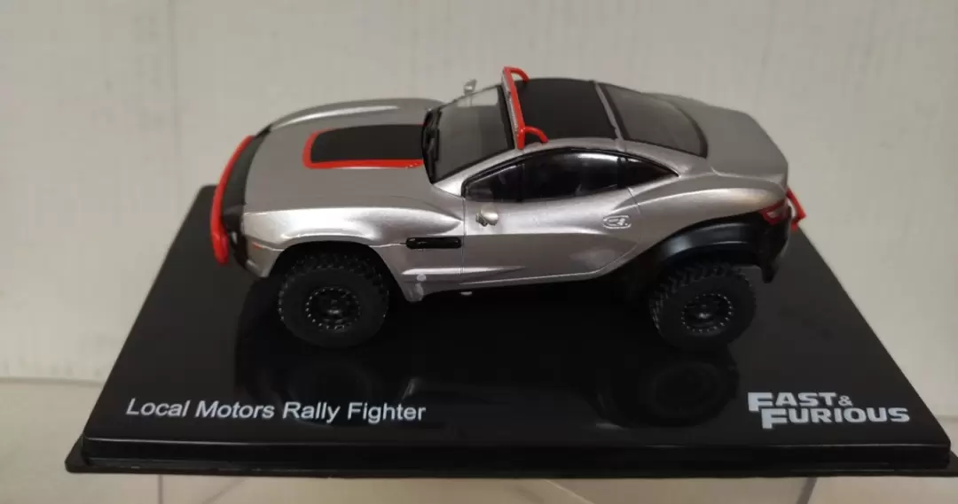 Foto da miniatura IXO Local Motors Rally Fighter na cor Prata