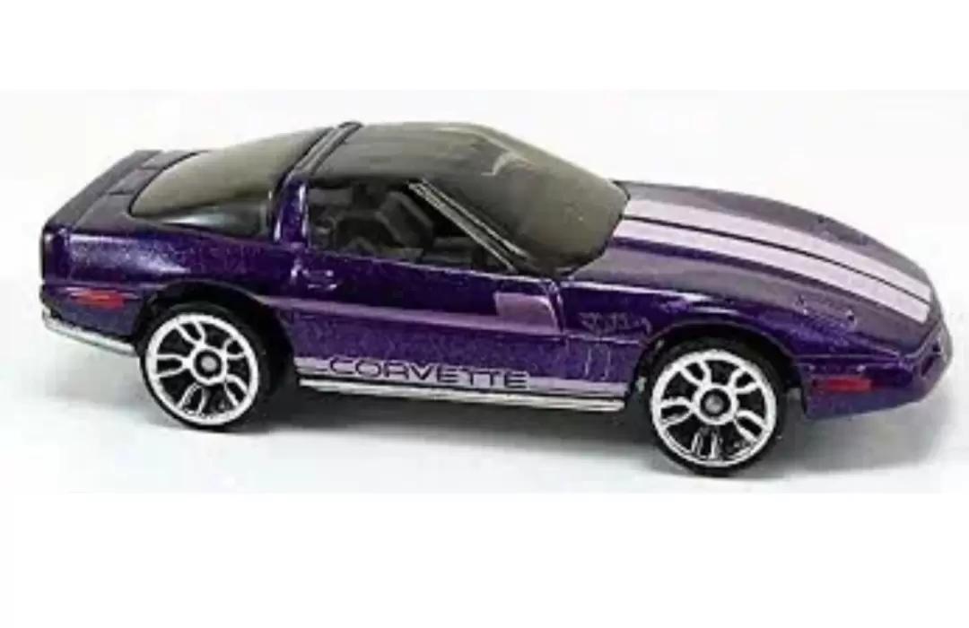 Foto da miniatura Hot Wheels 80s Corvette na cor Roxo